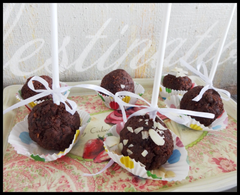 Healthy Chocolate Cake-Pops!